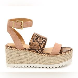 NEW Crown Vintage Snakeskin Platform Wedges Sz 8